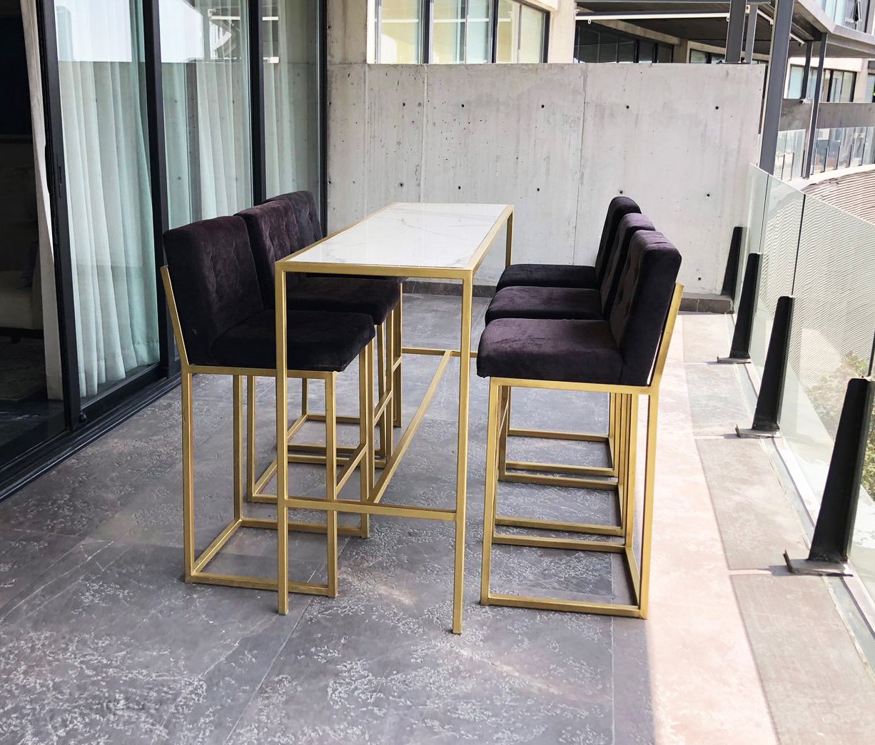 Mesa Alta Rectangular de Mármol Blanca renta en Monterrey